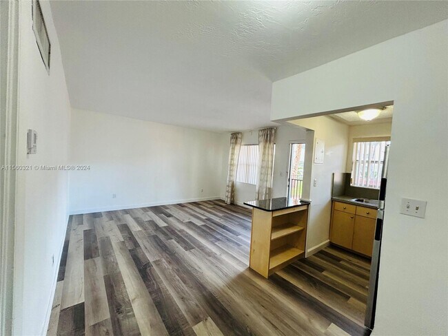 Foto del edificio - 7505 SW 82nd St