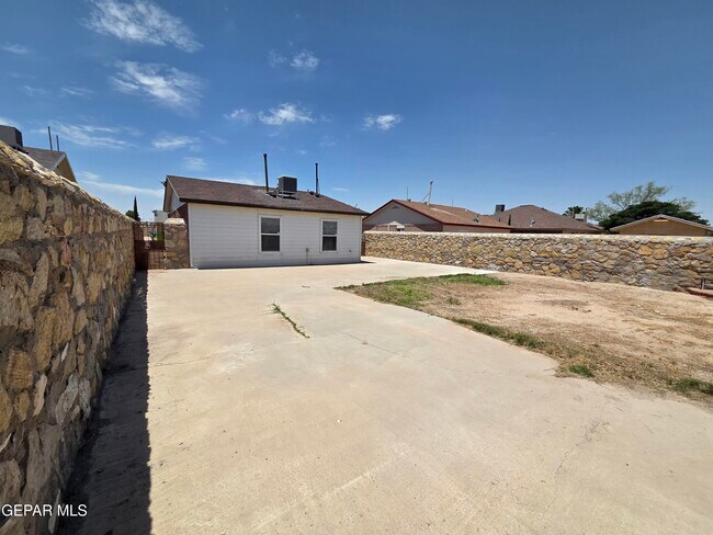 Building Photo - 2304 Tierra Serena Rd