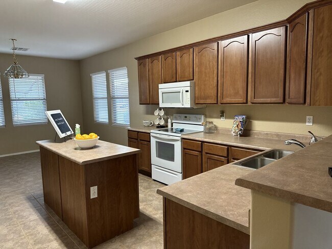 Foto del edificio - 3 BEDROOM IN THE VILLAGES AT RANCHO EL DORADO - MARICOPA