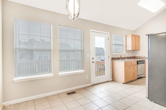 Building Photo - 3721 Longview Dr