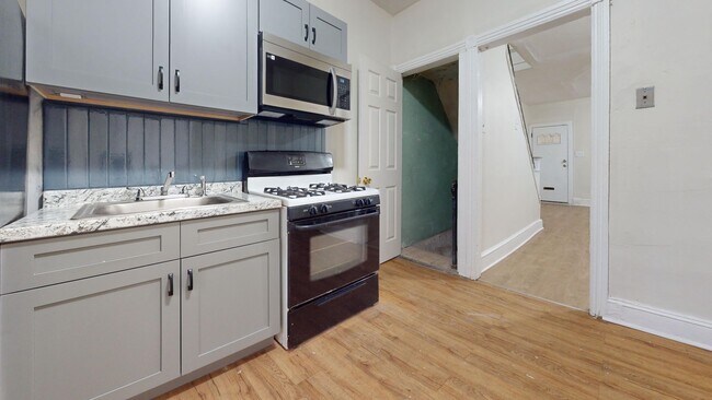 Building Photo - Classically Charming 3BR Home / West Philly