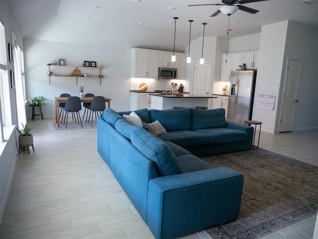 Foto del edificio - 292 Eagle Ford Dr