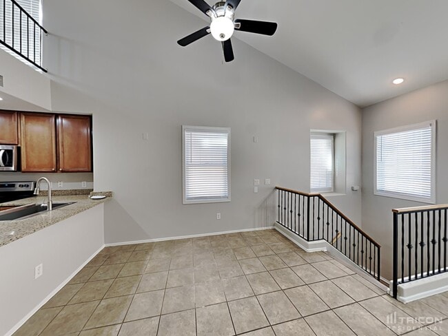 Building Photo - 1353 S Sabino Dr