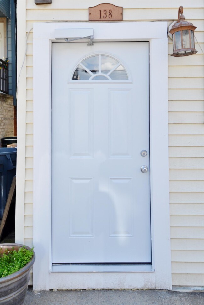 Foto del edificio - 138 W 4th St