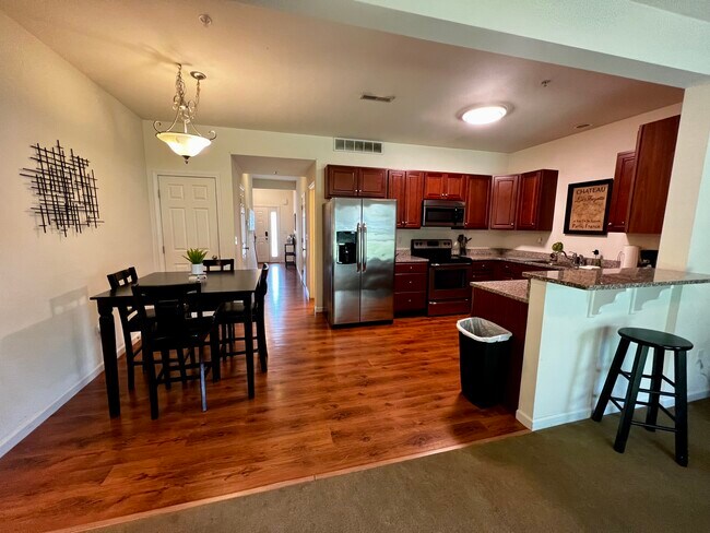 Foto del edificio - 101 Brownstone Ct