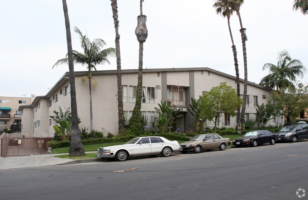 439 S St Andrews, Pl - 439 S St Andrews Pl