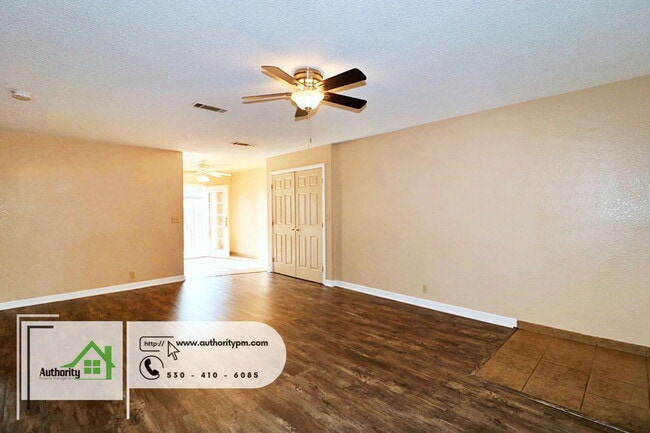 Building Photo - 1553 Bramble Pl