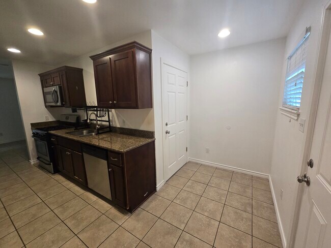 Foto del edificio - 1703 E 16th St