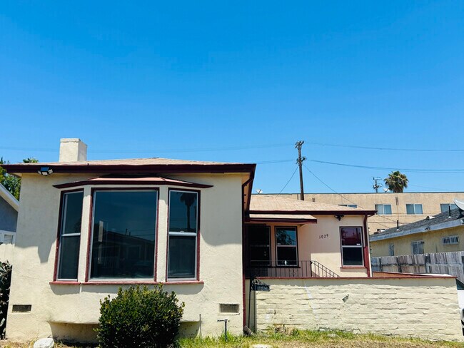 Building Photo - 1029 W 84th St
