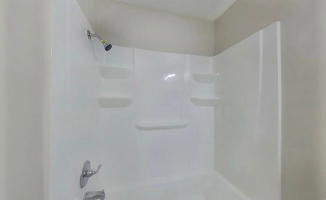 Building Photo - MOVE IN READY