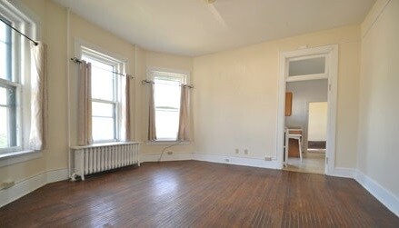 Hardwood floors - 1403 W 13th St