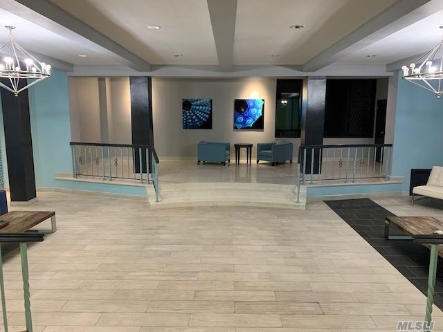 Foto del edificio - 10 Monroe Blvd