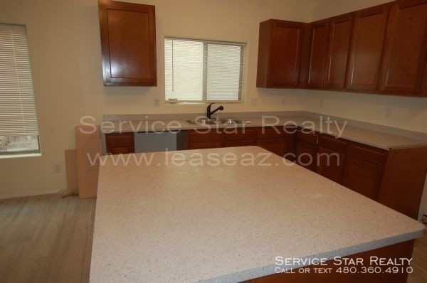Building Photo - Fully Remodeled In Sheely Farms!