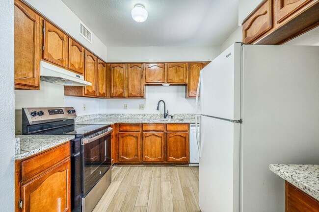 Building Photo - 601-603  Alicante Way