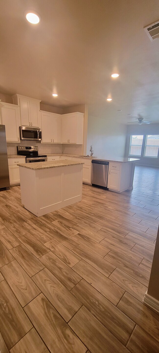 Foto del edificio - 5415 Rose Gdn Lp