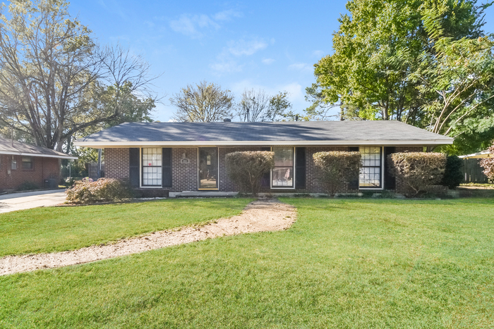 Primary Photo - Charming 4 Bedroom in Prattville!