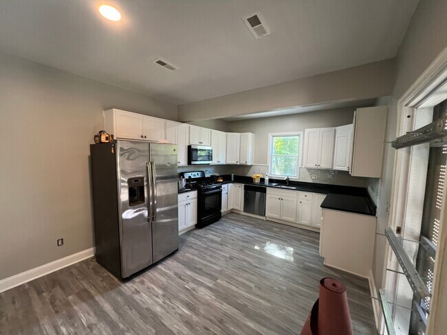 Foto del edificio - 3811 Barrington Rd