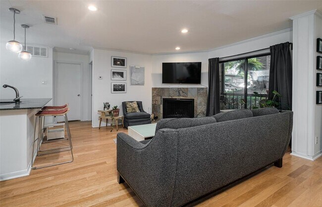 Building Photo - 8888 Tallwood Dr