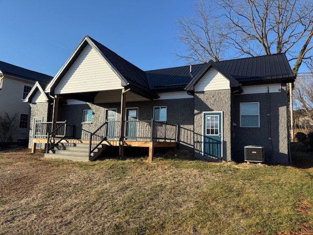 Cuarto de lavado trasero con lavadora/secadora - 408 E King St