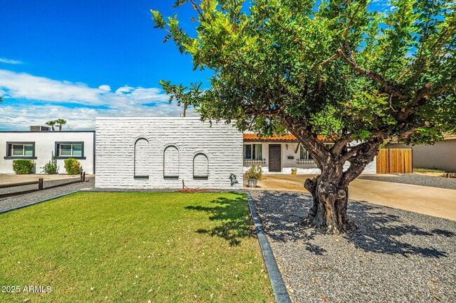 Foto del edificio - 8326 E Crestwood Way