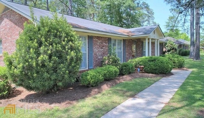 Building Photo - 427 Meadowlark Dr