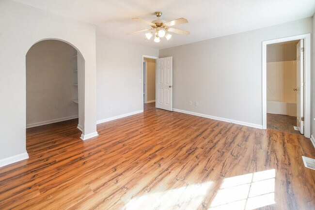 Foto del edificio - 250 Kendall Ln