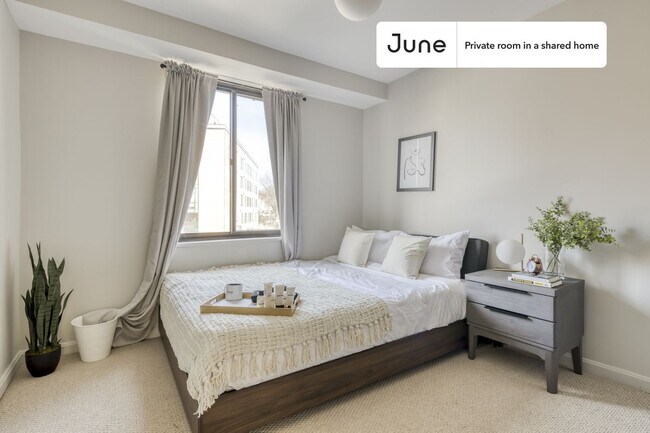 Building Photo - Room in Shared 5 bed/2.5 bath home in H Street