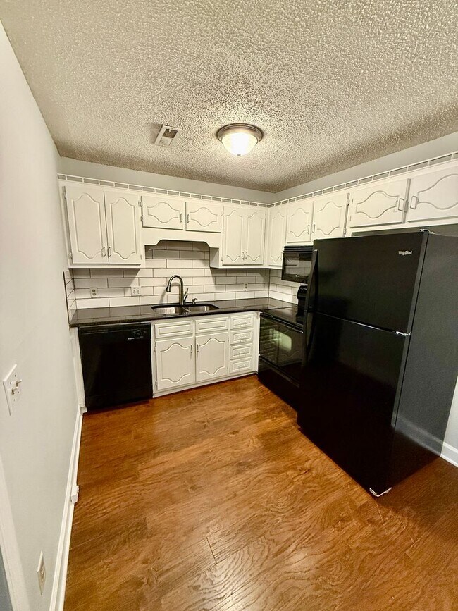 Building Photo - 2 Bedroom Condo on Chapman Mountain