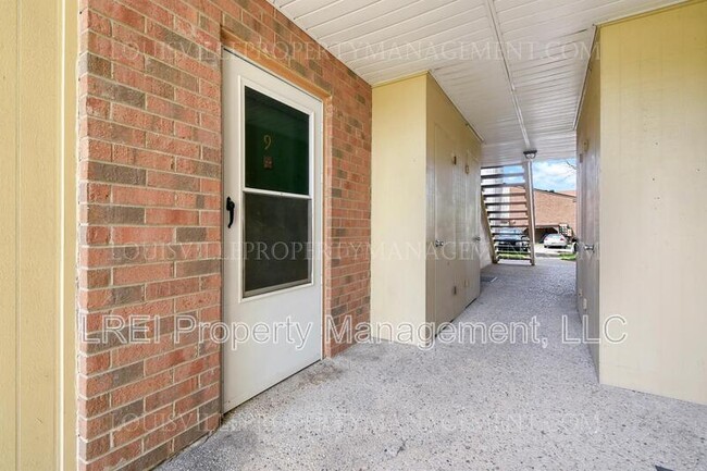 Foto del edificio - 7096 Wildwood Cir