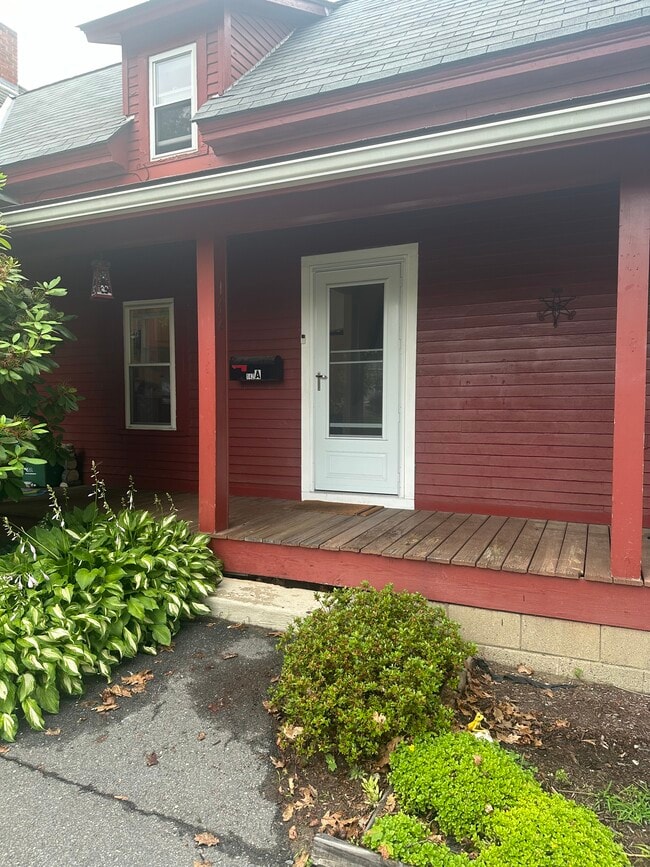 Building Photo - 142 Gilsum St