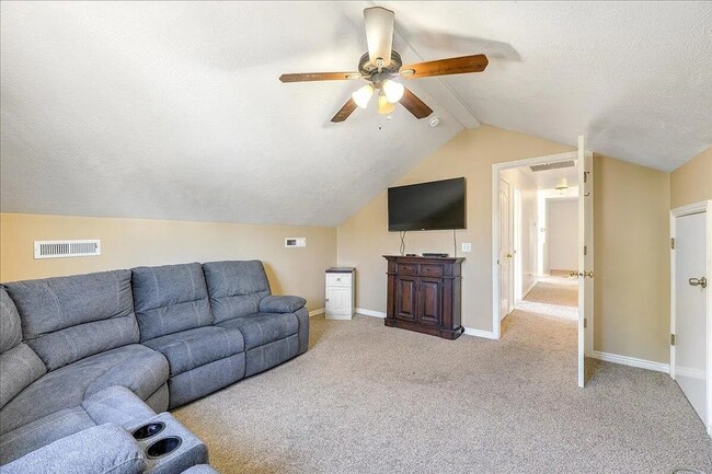 Building Photo - Expansive 5 Bedroom Home in St. George!