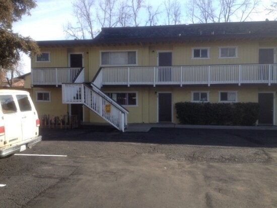 Building Photo - The Redwood Apartments