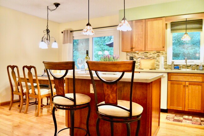 Kitchen and dinning space - 30 Casino Dr