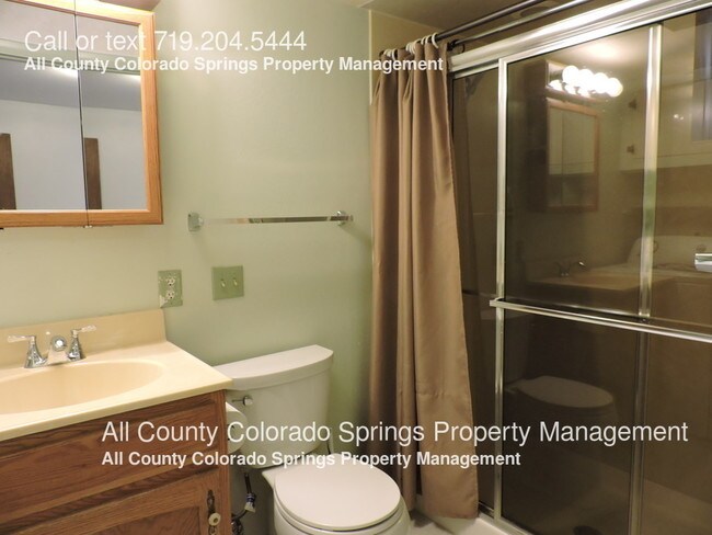 Foto del edificio - 3206 E Pikes Peak Ave