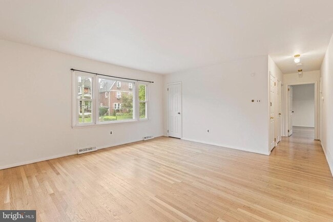 Building Photo - 209 Hillside Ave
