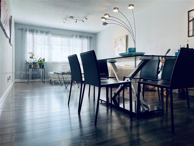 Foto del edificio - 2300 Park Ln