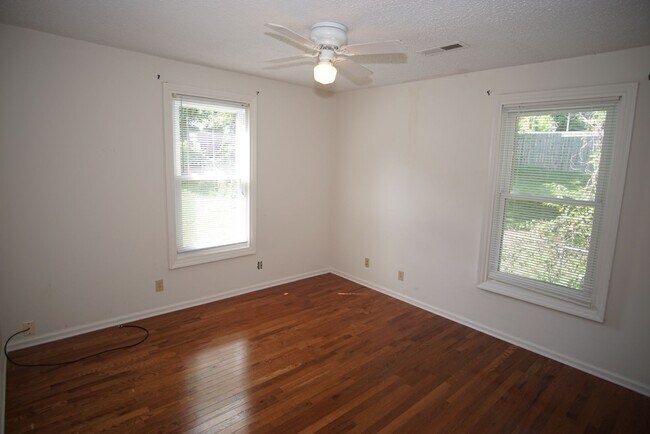 Foto del edificio - North Knoxville Cottage!