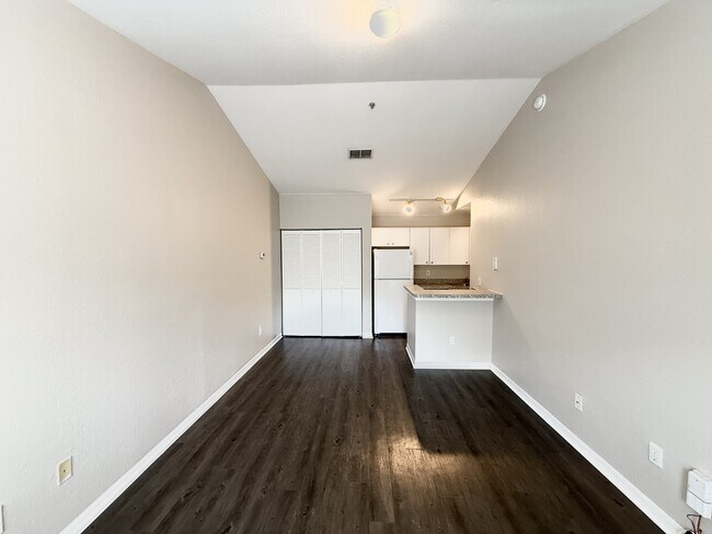 Foto del edificio - 6364 Raleigh St