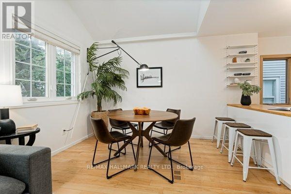 Photo du bâtiment - 736 Woodbine Ave