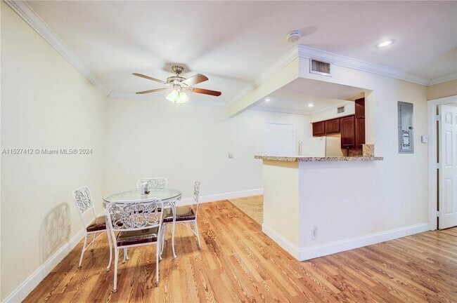 Building Photo - 4000 N Hills Dr