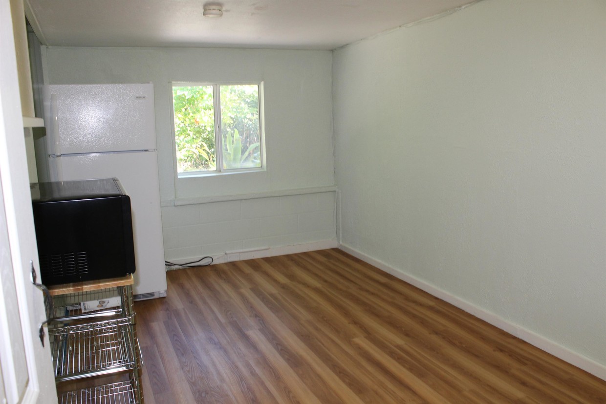 Primary Photo - 1598 Mill St