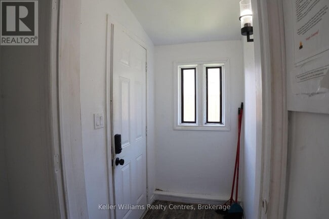 Building Photo - 726 Berford St