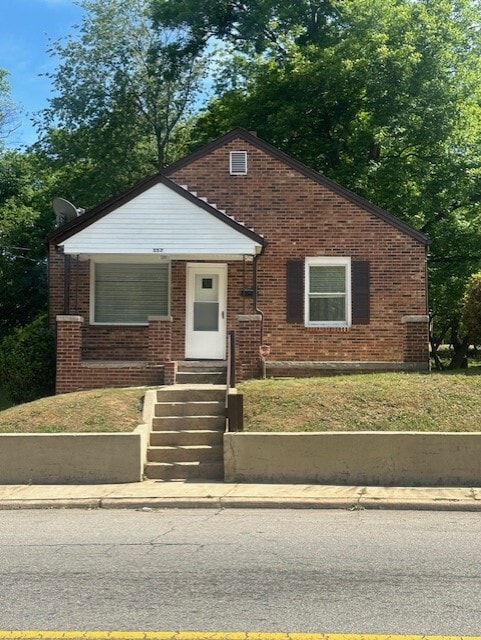 Building Photo - 557 3rd Ave