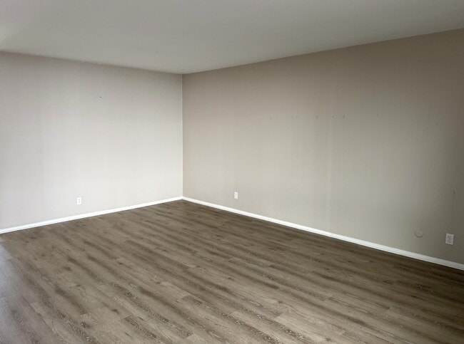 Foto del edificio - 6495 E Happy Canyon Rd