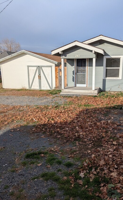 Primary Photo - 241 E Main St