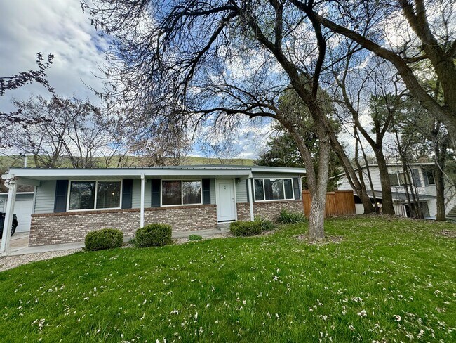 Building Photo - 2914 Hill Rd