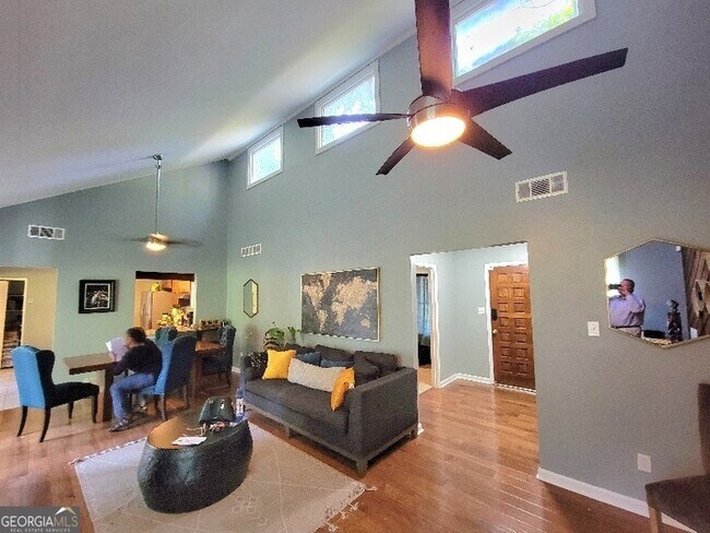 Foto del edificio - 3166 Big Springs Ct