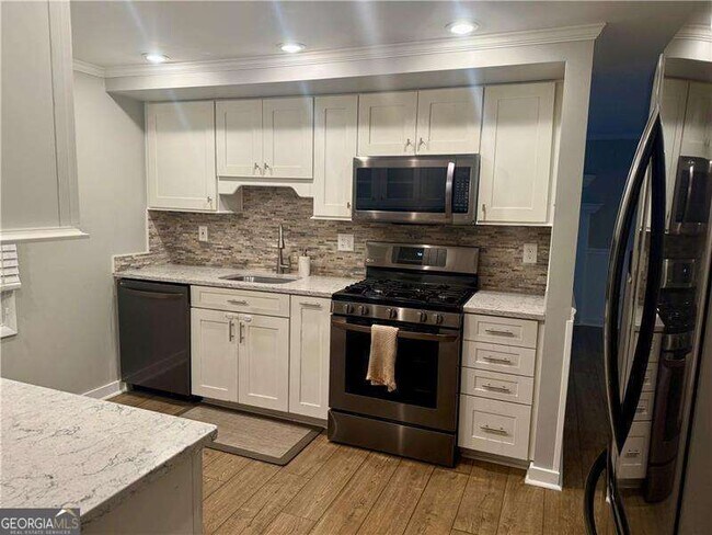Building Photo - 9695 N Pond Cir