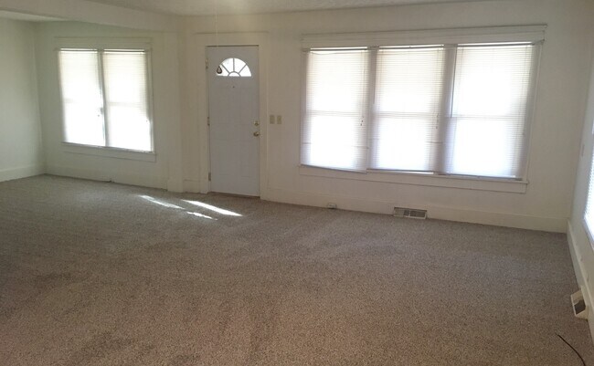 Foto del edificio - ** NEW CARPET **  NEWLY REMODELED BATHROOM **