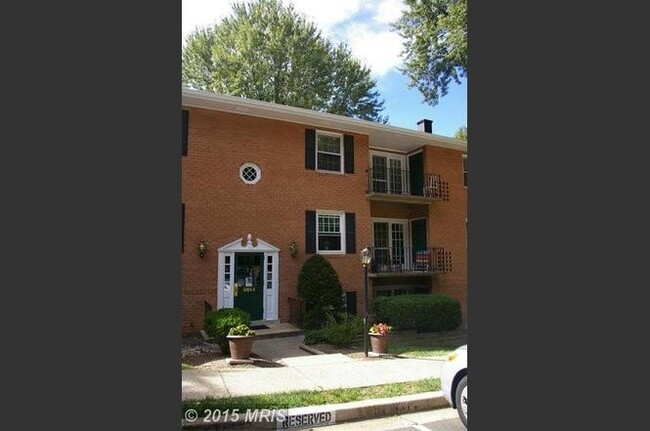 Building Photo - 3814 Lyndhurst Dr